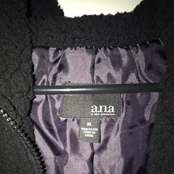 NWOT Black Sherpa Hooded Jacket - Picture 2 of 3